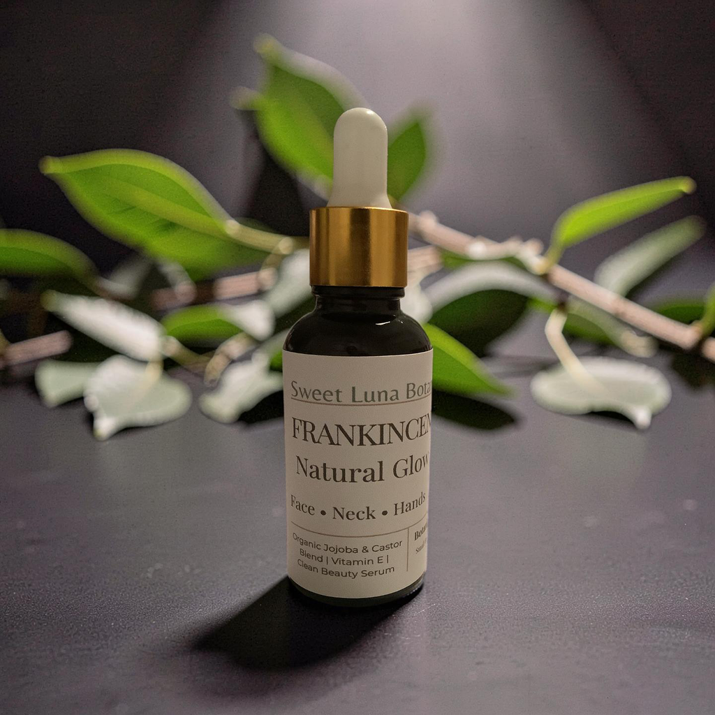 Frankincense Natural Glow Oil With Gua Sha
