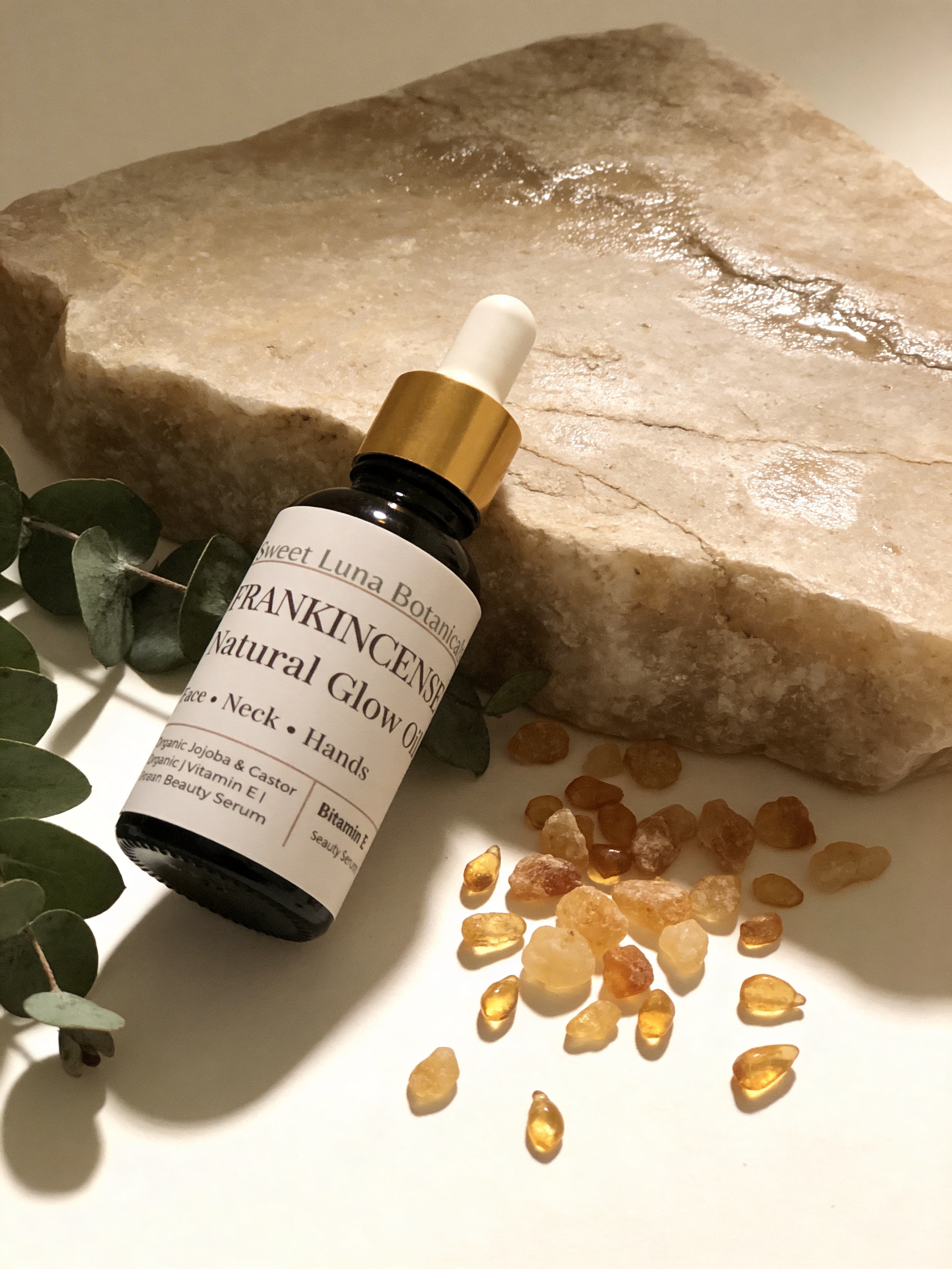 Frankincense Natural Glow Oil With Gua Sha