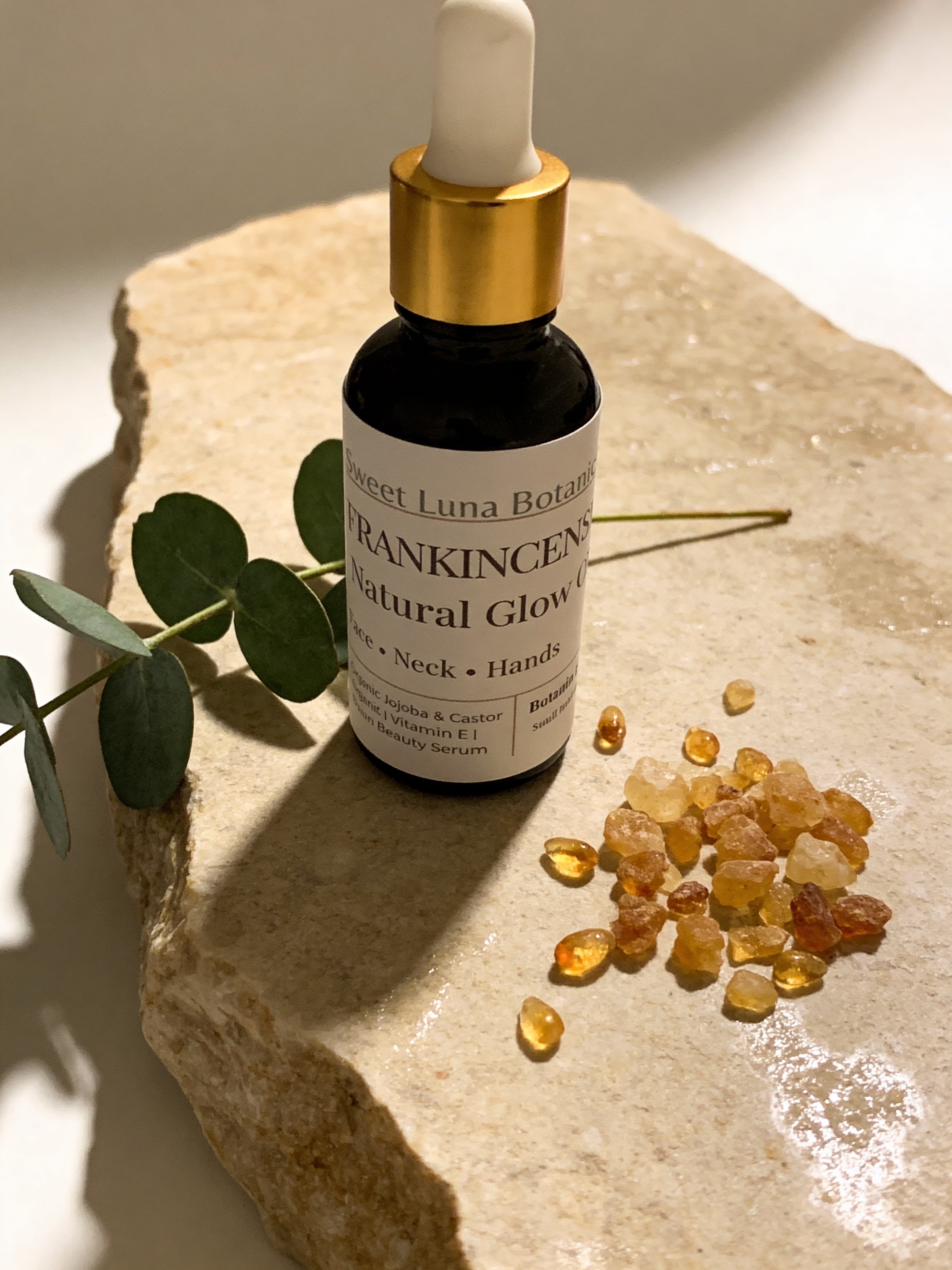Frankincense Natural Glow Oil With Gua Sha
